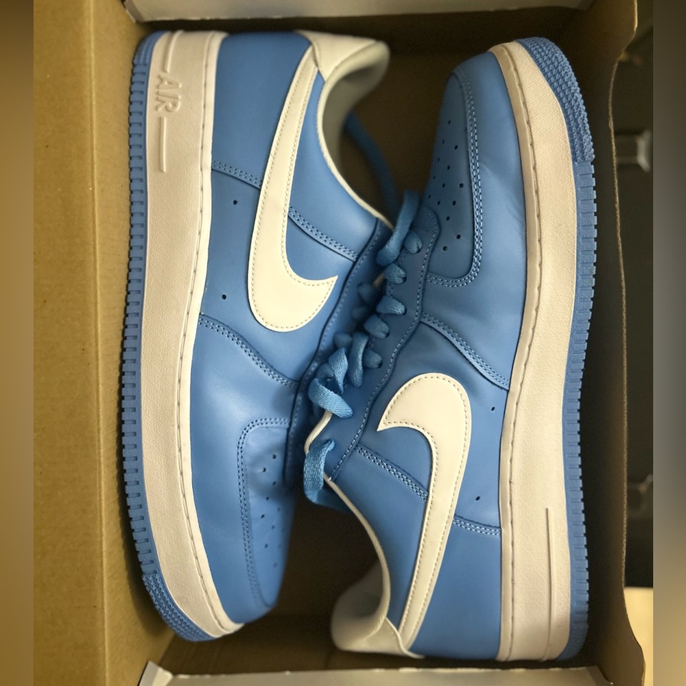 Nike Air Force One university blue